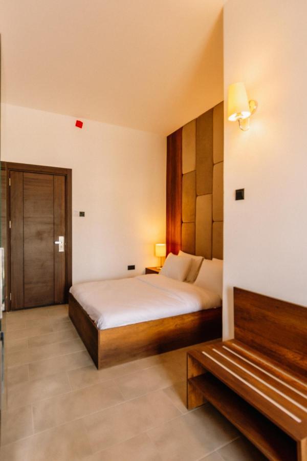 Cezar'S Airport Hotel 尼科西亚 外观 照片